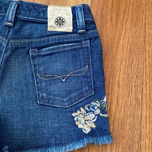 Ralph Lauren Cotton Denim Shorts with Floral Embroidery - Picture 7 of 10